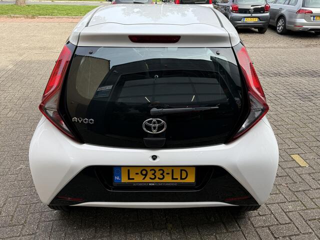 Toyota AYGO 1.0 VVT-i x-play Automaat / Airco/ Apple carplay/ LED