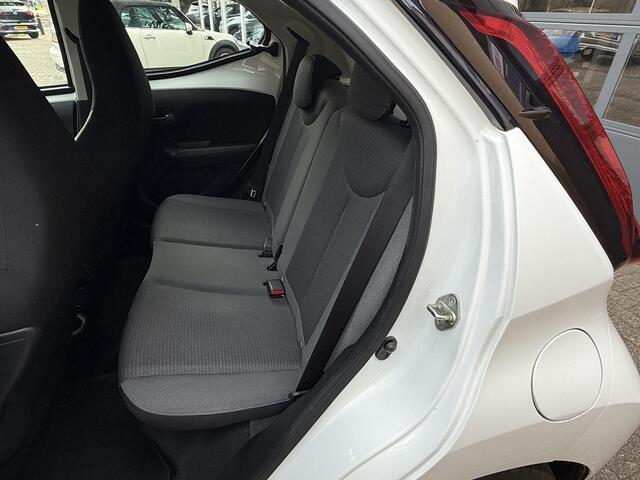 Toyota AYGO 1.0 VVT-i x-play Automaat / Airco/ Apple carplay/ LED