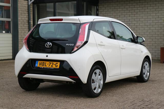 Toyota AYGO 1.0 VVT-i x-play | Carplay | Camera | Led |