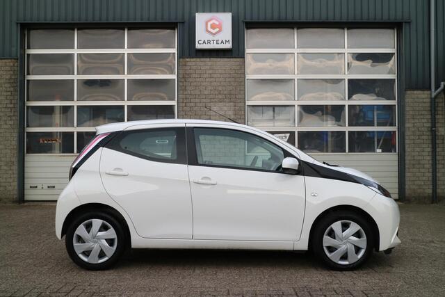 Toyota AYGO 1.0 VVT-i x-play | Carplay | Camera | Led |