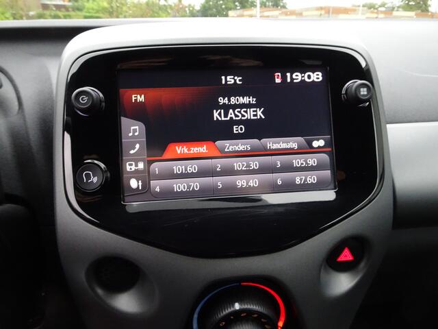 Toyota AYGO 1.0 VVT-i x-play limited Airco, achteruitrijcamera, cabrio top, apple carplay/android auto, enz.