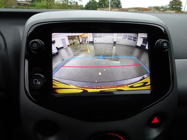 Toyota AYGO 1.0 VVT-i x-play limited Airco, achteruitrijcamera, cabrio top, apple carplay/android auto, enz.