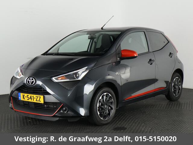 Toyota AYGO 1.0 VVT-i X-Fun Sport + Coral Red Pack | 1e eigenaar | Dealer onderhouden | Airco | Privacy Glass | Elektrische ramen |