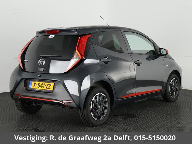 Toyota AYGO 1.0 VVT-i X-Fun Sport + Coral Red Pack | 1e eigenaar | Dealer onderhouden | Airco | Privacy Glass | Elektrische ramen |