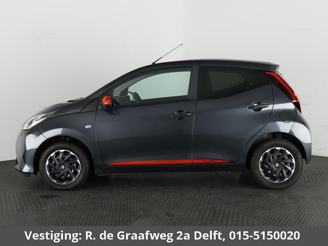 Toyota AYGO 1.0 VVT-i X-Fun Sport + Coral Red Pack | 1e eigenaar | Dealer onderhouden | Airco | Privacy Glass | Elektrische ramen |