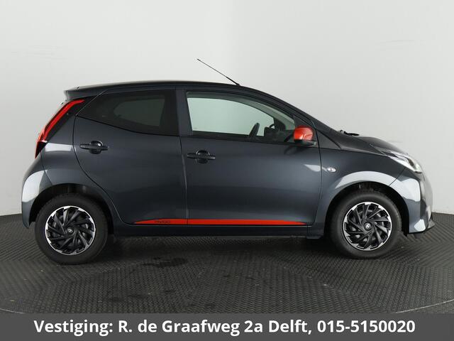 Toyota AYGO 1.0 VVT-i X-Fun Sport + Coral Red Pack | 1e eigenaar | Dealer onderhouden | Airco | Privacy Glass | Elektrische ramen |