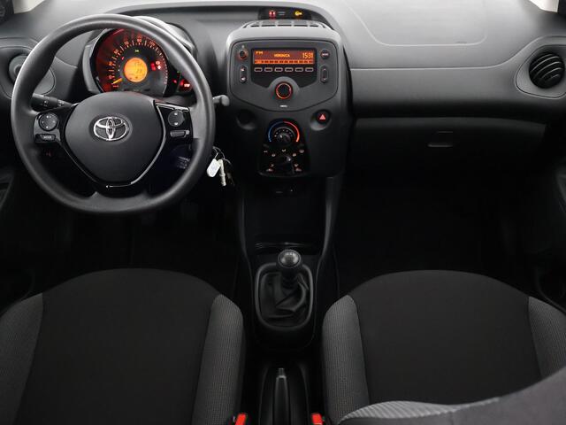 Toyota AYGO 1.0 VVT-i X-Fun Sport + Coral Red Pack | 1e eigenaar | Dealer onderhouden | Airco | Privacy Glass | Elektrische ramen |