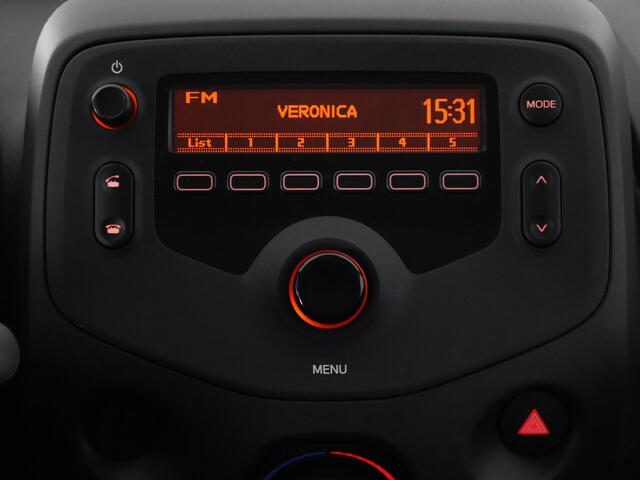 Toyota AYGO 1.0 VVT-i X-Fun Sport + Coral Red Pack | 1e eigenaar | Dealer onderhouden | Airco | Privacy Glass | Elektrische ramen |