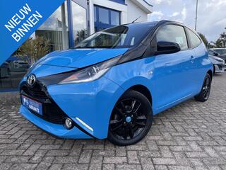 toyota-aygo-1.0-vvt-i-x-play--two-