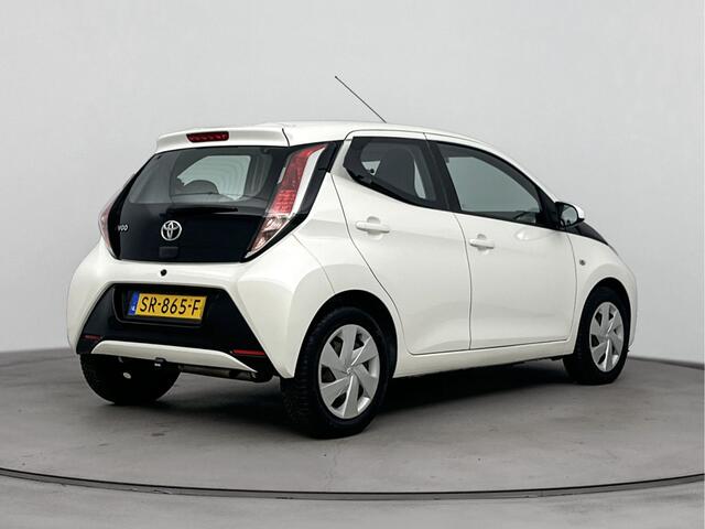 Toyota AYGO 1.0 VVT-i x-play Navi | Parkeercamera | Fietsendragerbeugel | Mistlampen | Airco |