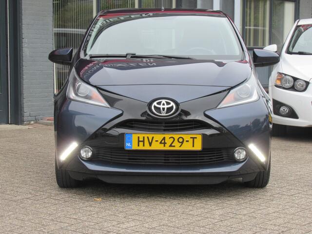 Toyota AYGO 1.0 VVT-i x-play | Airco | Bluetooth | Parkeercamera | Incl. Garantie | LED Dagrijverlichting | 5-Deurs | ISOFIX |