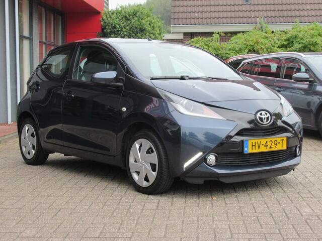 Toyota AYGO 1.0 VVT-i x-play | Airco | Bluetooth | Parkeercamera | Incl. Garantie | LED Dagrijverlichting | 5-Deurs | ISOFIX |