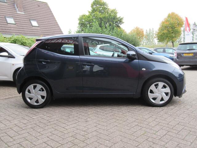 Toyota AYGO 1.0 VVT-i x-play | Airco | Bluetooth | Parkeercamera | Incl. Garantie | LED Dagrijverlichting | 5-Deurs | ISOFIX |