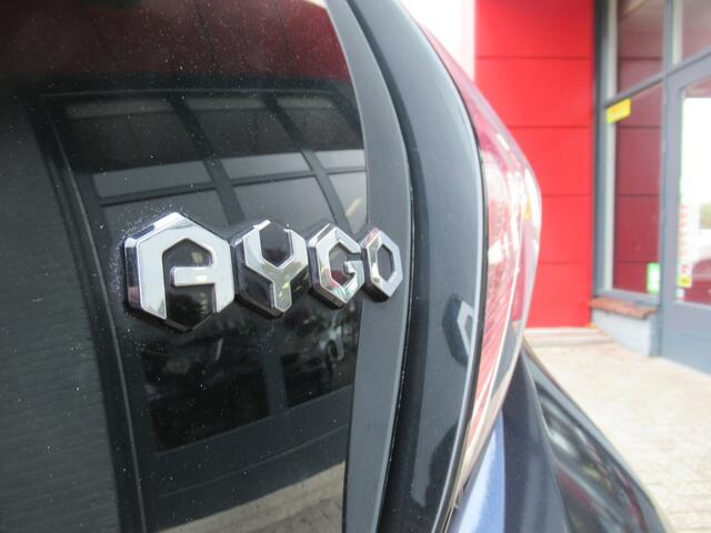 Toyota AYGO 1.0 VVT-i x-play | Airco | Bluetooth | Parkeercamera | Incl. Garantie | LED Dagrijverlichting | 5-Deurs | ISOFIX |