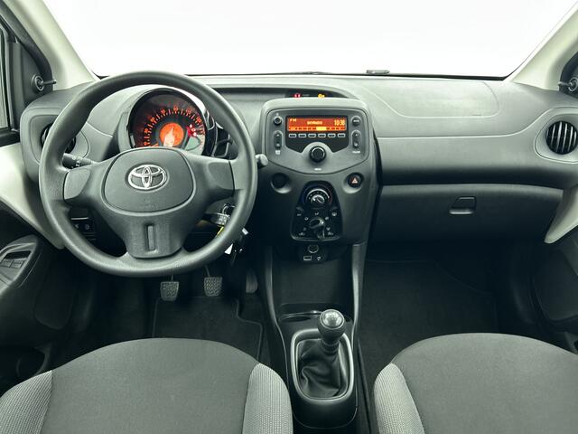 Toyota AYGO 1.0 VVT-i x-now | Nieuw Geleverd | Dealer Onderhouden | Airco |