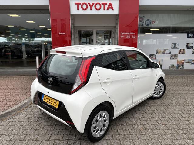 Toyota AYGO 1.0 VVT-i x-play | Bluetooth | Airco | Neerklapbare achterbank |