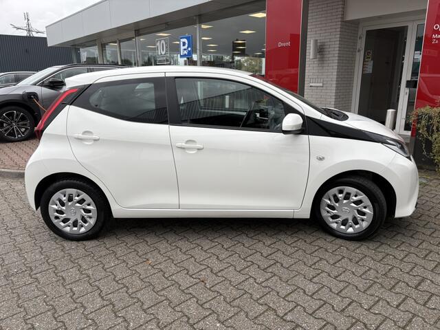 Toyota AYGO 1.0 VVT-i x-play | Bluetooth | Airco | Neerklapbare achterbank |
