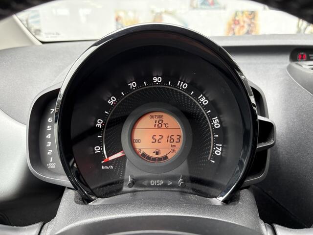 Toyota AYGO 1.0 VVT-i x-play | Bluetooth | Airco | Neerklapbare achterbank |