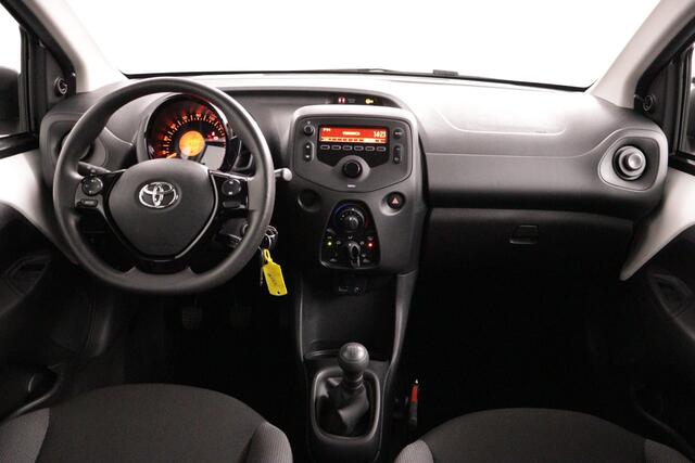 Toyota AYGO 1.0 VVT-i x-fun | Bluetooth telefoonvoorbereiding | Airco |