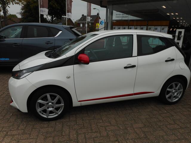 Toyota AYGO 1.0 VVT-i x-now