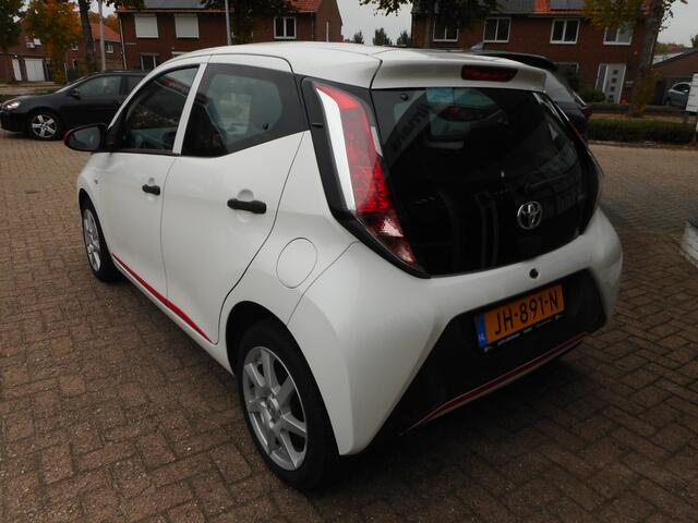 Toyota AYGO 1.0 VVT-i x-now