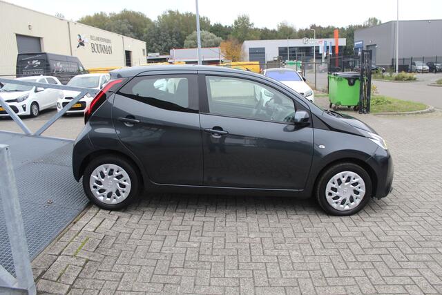 Toyota AYGO 1.0 VVT-i x-play Achteruitrijcamera/App connect/Airco/Orig. NL auto