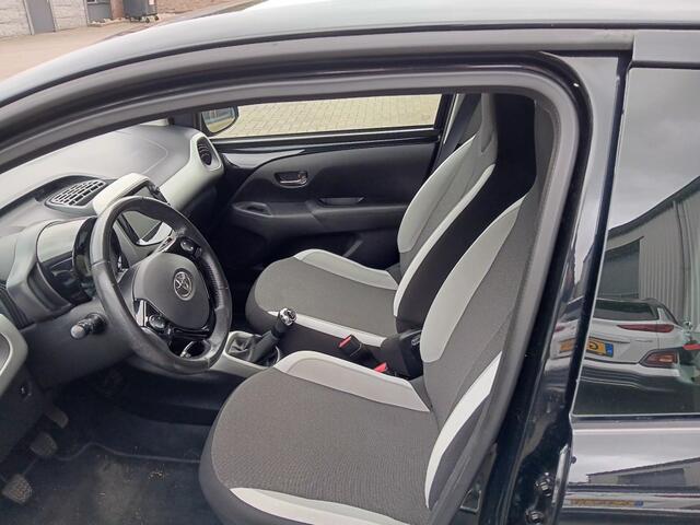Toyota AYGO 1.0 VVT-I X 69pk Fun Airco Cruise Navi Apple Carplay