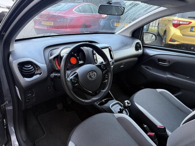 Toyota AYGO 1.0 VVT-i x-play GARANTIE TOT 10-2031 . APPLE CARPLAY & ANDROID AUTO . ACHTERUITRIJ CAMERA .