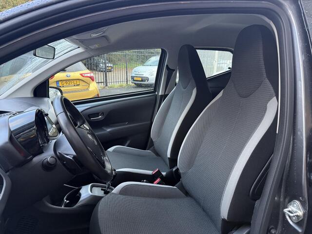 Toyota AYGO 1.0 VVT-i x-play GARANTIE TOT 10-2031 . APPLE CARPLAY & ANDROID AUTO . ACHTERUITRIJ CAMERA .
