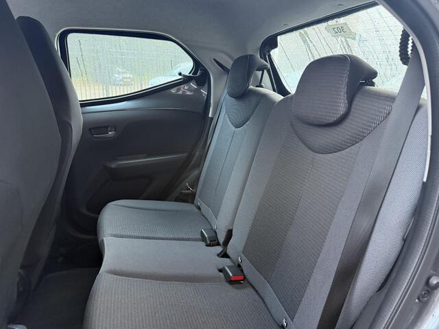 Toyota AYGO 1.0 VVT-i x-play GARANTIE TOT 10-2031 . APPLE CARPLAY & ANDROID AUTO . ACHTERUITRIJ CAMERA .