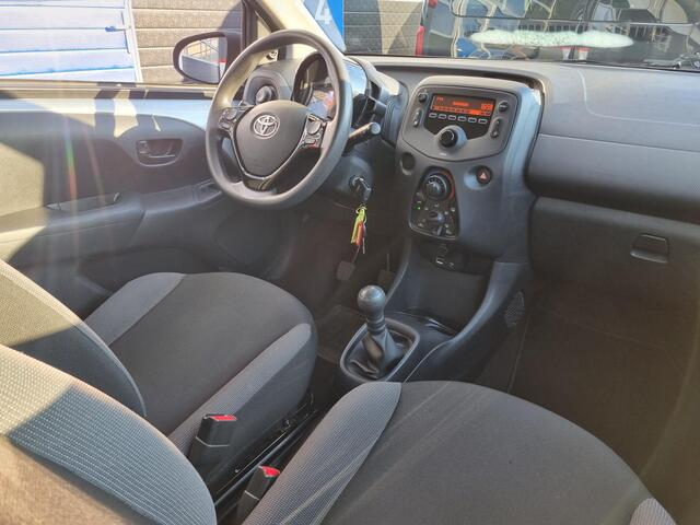 Toyota AYGO 1.0 VVT-i x-fun 5-DEURS / AIRCO / LED / BLUETOOTH