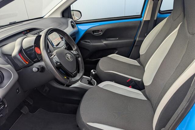 Toyota AYGO 1.0 VVT-i x-play |x-nav|x-shift|Fietsendr beugel|NL auto en geheel onderhouden door Kooijman