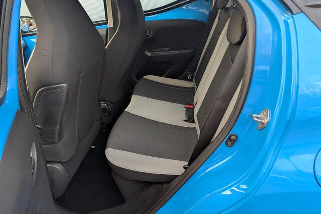 Toyota AYGO 1.0 VVT-i x-play |x-nav|x-shift|Fietsendr beugel|NL auto en geheel onderhouden door Kooijman