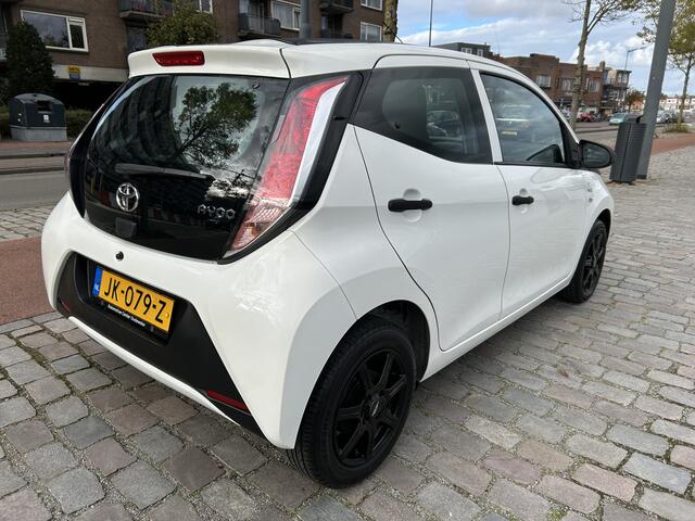 Toyota AYGO 1.0 VVT-i x-now airco 60.000 KM ! Nieuwstaat