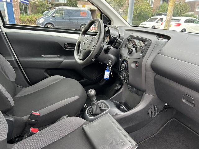 Toyota AYGO 1.0 VVT-i x-now airco 60.000 KM ! Nieuwstaat