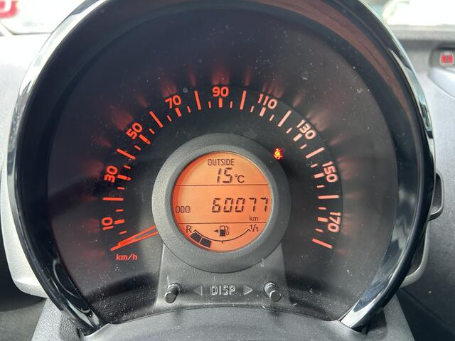 Toyota AYGO 1.0 VVT-i x-now airco 60.000 KM ! Nieuwstaat