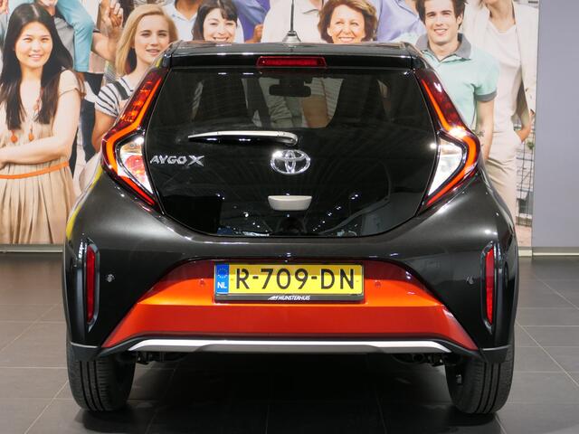 Toyota AYGO X 1.0 VVT-i MT Limited *Camera & sensoren v+a* - Draadloze telefoonlader, bluetooth, LMV 18", half leder/stof bekleding