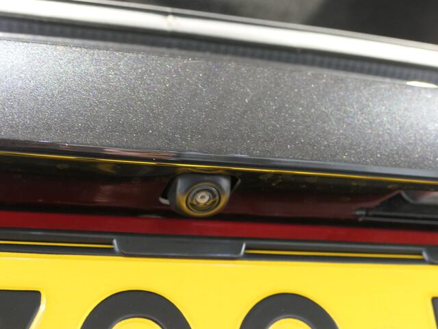 Toyota AYGO X 1.0 VVT-i MT Limited *Camera & sensoren v+a* - Draadloze telefoonlader, bluetooth, LMV 18", half leder/stof bekleding