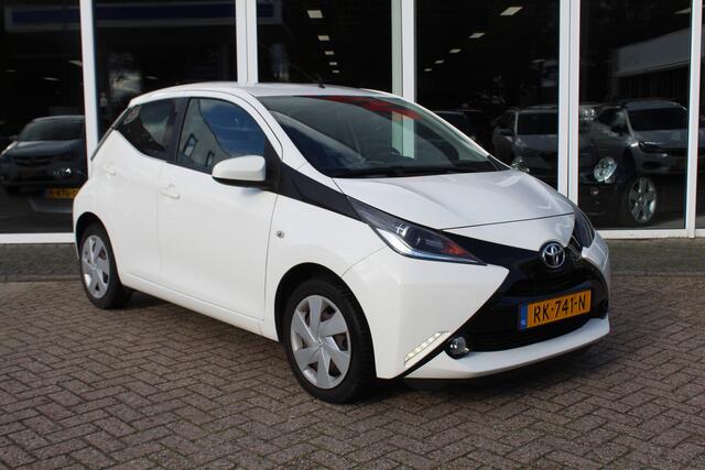 Toyota AYGO 1.0 VVT-i x-play//Camera//Navi!