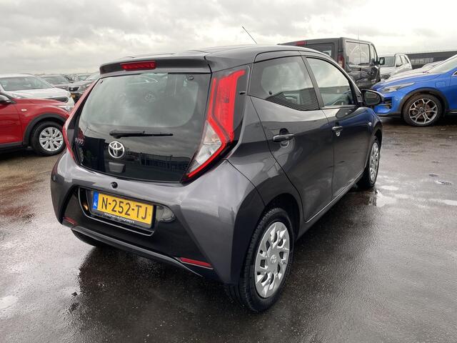 Toyota AYGO 1.0 VVT-i x-play Apple Carplay en/of Android auto navigatie, Achteruitrijcamera, 1e eign. NL-auto
