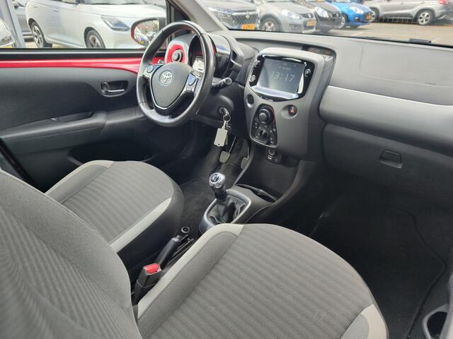 Toyota AYGO 1.0 VVT-i X-PLAY LIMITED Carplay/Android | Airco | Camera