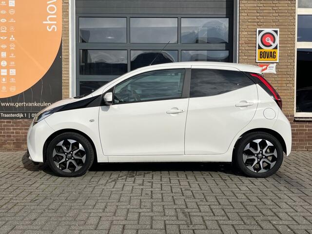 Toyota AYGO 1.0 VVT-I X-FIRST 5-DEURS CARPLAY/LMV/LED/CAMERA/NL-AUTO/1E EIG.