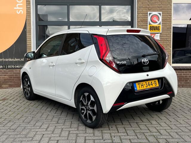 Toyota AYGO 1.0 VVT-I X-FIRST 5-DEURS CARPLAY/LMV/LED/CAMERA/NL-AUTO/1E EIG.