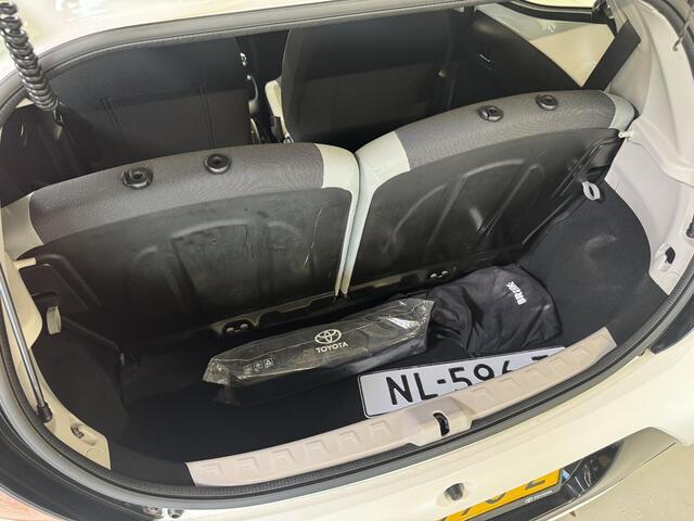 Toyota AYGO 1.0 VVT-i x-play | Camera | Bluetooth | Trekhaak voor fietsendrager | Airco |
