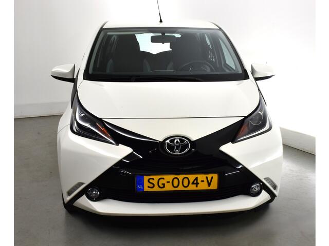Toyota AYGO 1.0 VVT-i x-nav navi, start/stop, traction c, multystuur, airco,achter camera, buiten spiegels elec.
