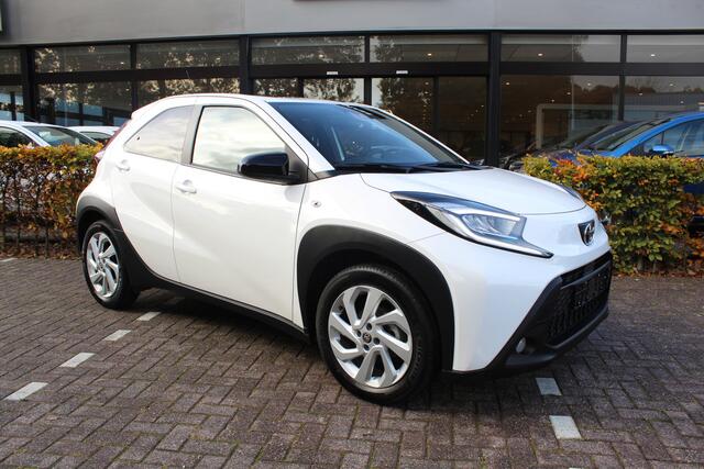 Toyota AYGO X 1.0 VVT-i MT First | Rijklaar | Stoel-/stuurverw. | Clima | LED | Privacyglass | Apple/Android | Camera | Adap.cruise