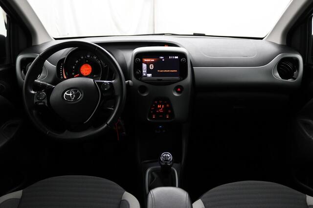 Toyota AYGO 1.0 VVT-i x-joy cabrio | Climate control | Parkeercamera | Groot multimedia scherm |
