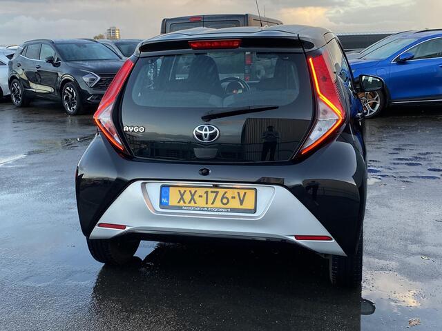 Toyota AYGO 1.0 VVT-i x-play Automaat, Apple Carplay en/of Android auto Navigatie, Achteruitrijcamera, Airco, NL-auto