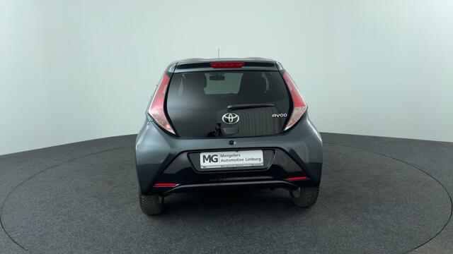 Toyota AYGO 1.0 VVT-i x-play | 4 Seizoenenbanden | P. Camera | Climate Control