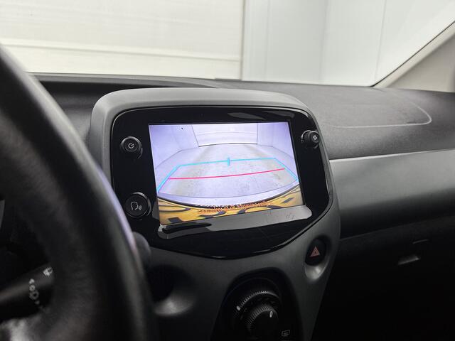 Toyota AYGO 1.0 VVT-i x-play | Apple Carplay / Android Auto | Camera | Airco | Metallic Lak | 10 Jaar Garantie |